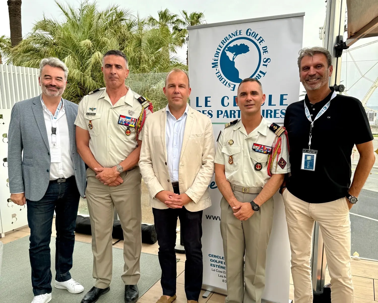 Portrait de trois hommes provenant du 21ème RIMA avec Éric Chabidon et Thierry Gilot pour la soirée au casino barrière de Saint-Raphaël organisé par le CPG83